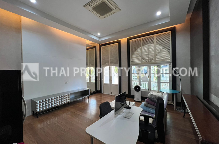 Townhouse in Sukhumvit 